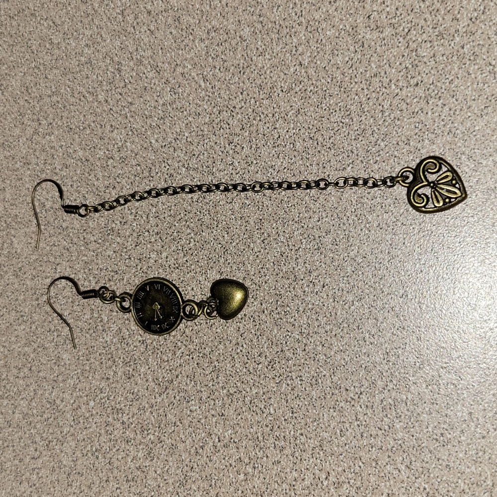 🥳 Host pick/Heart and clock heart mismatched earrings